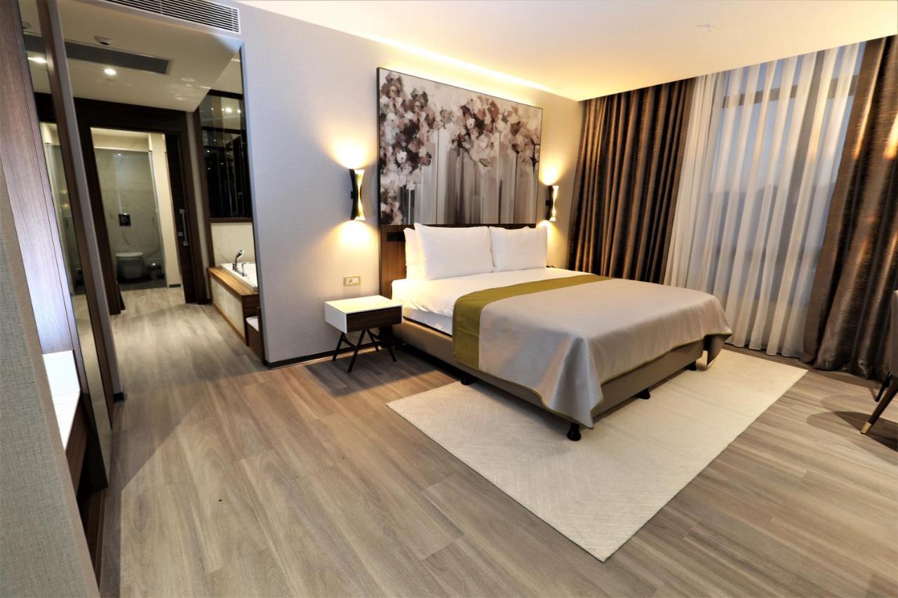 Limak Skopje Luxury Hotel 외부 사진 A bedroom at the hotel