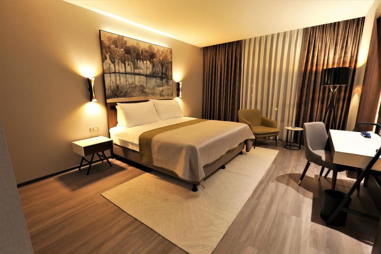 Limak Skopje Luxury Hotel 외부 사진 A bedroom