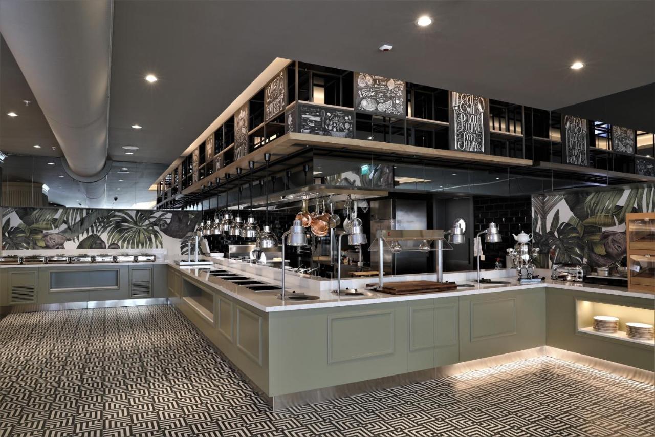 Limak Skopje Luxury Hotel 외부 사진 The open kitchen at the restaurant