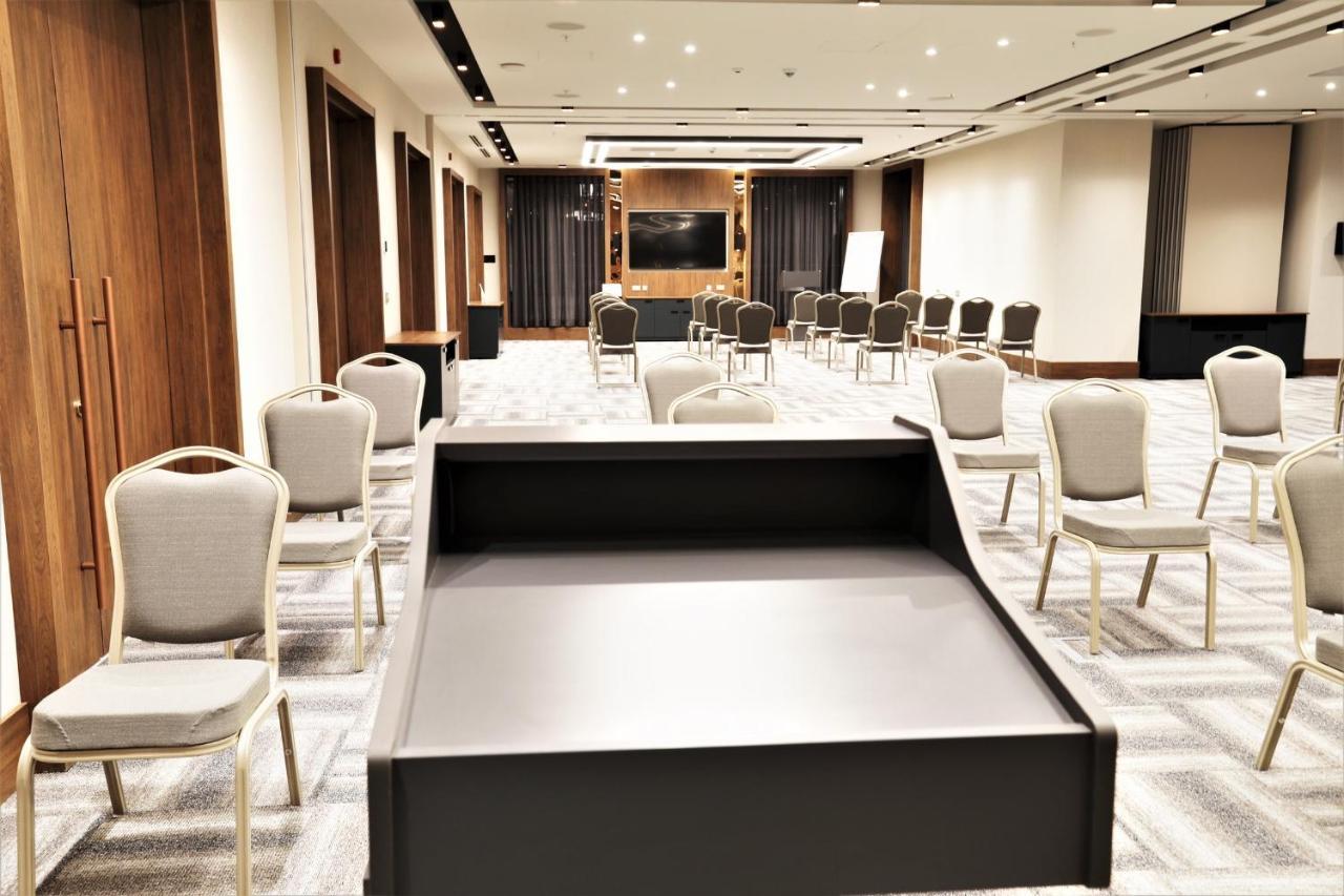 Limak Skopje Luxury Hotel 외부 사진 A stage in a meeting room