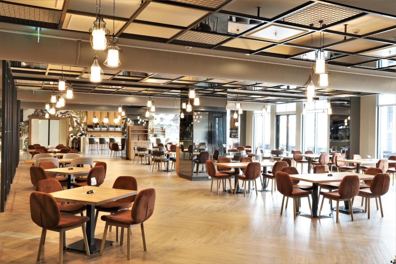 Limak Skopje Luxury Hotel 외부 사진 The lounge at Haneda Airport
