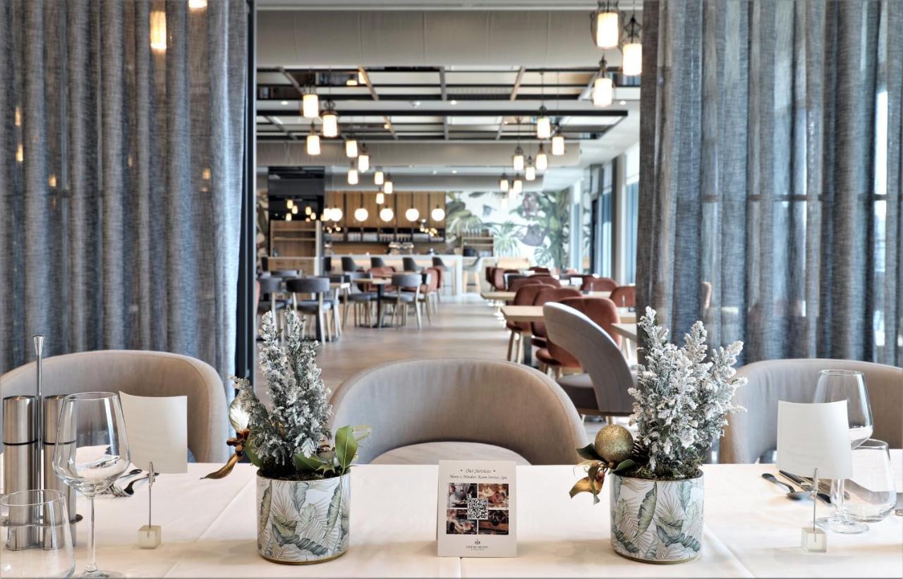 Limak Skopje Luxury Hotel 외부 사진 The lounge at the airport