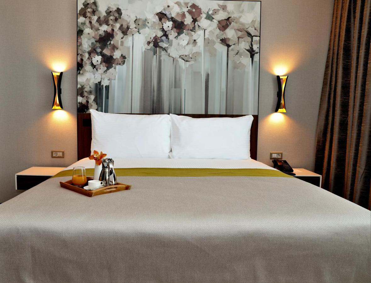 Limak Skopje Luxury Hotel 외부 사진 A bedroom at the hotel