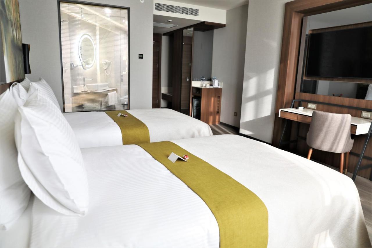 Limak Skopje Luxury Hotel 외부 사진 A room at the hotel