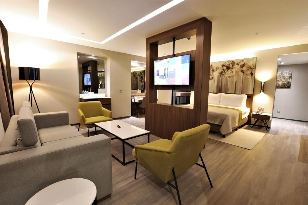 Limak Skopje Luxury Hotel 외부 사진 A suite at the hotel