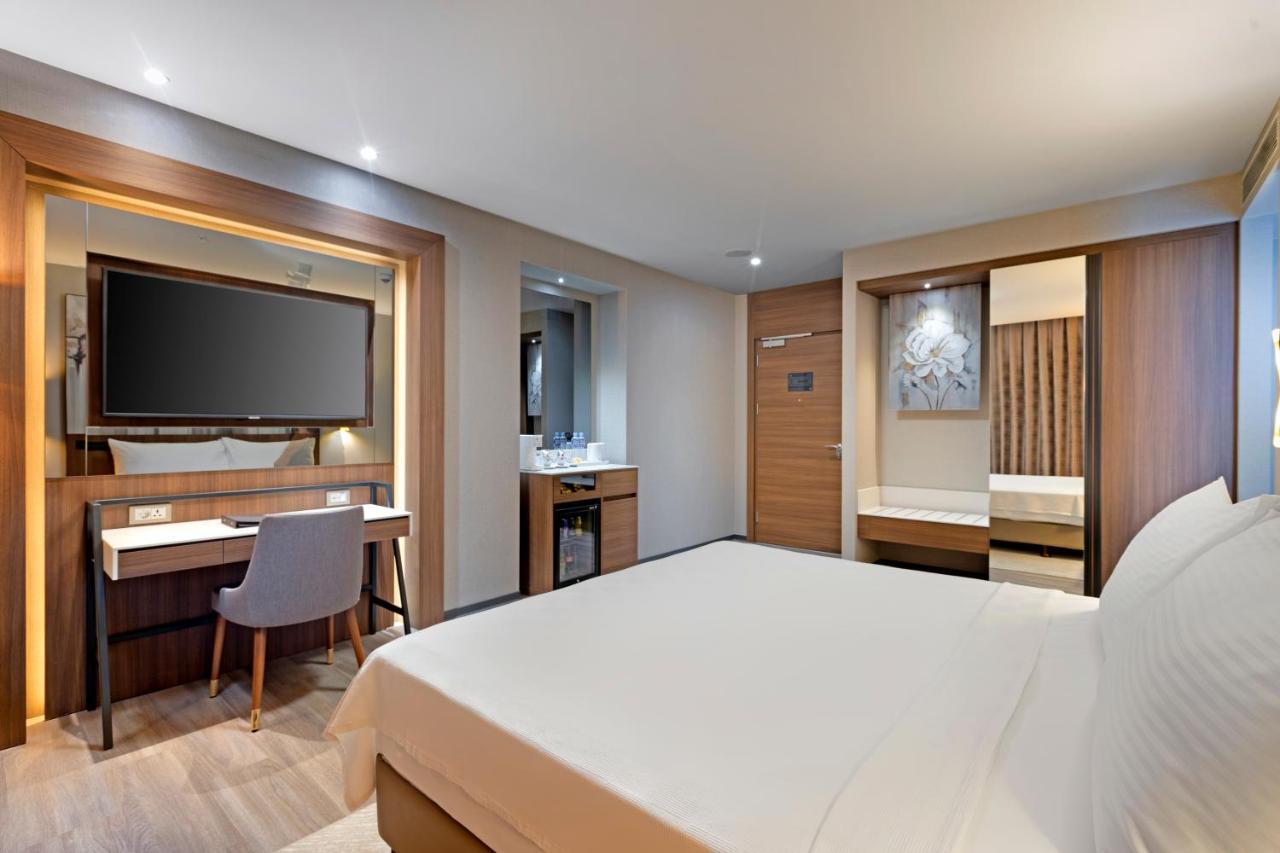 Limak Skopje Luxury Hotel 외부 사진 A room at the hotel