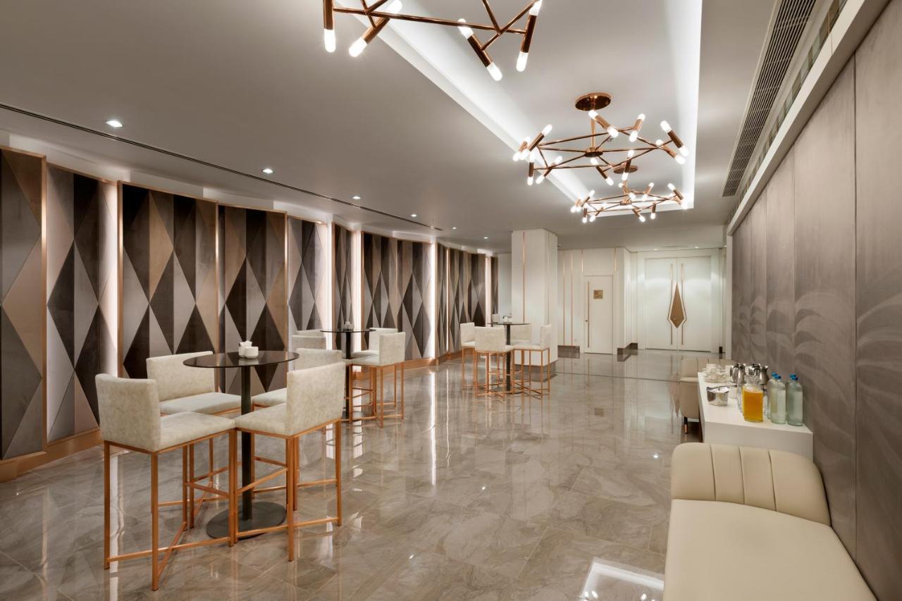 Limak Skopje Luxury Hotel 외부 사진 The lounge at the airport
