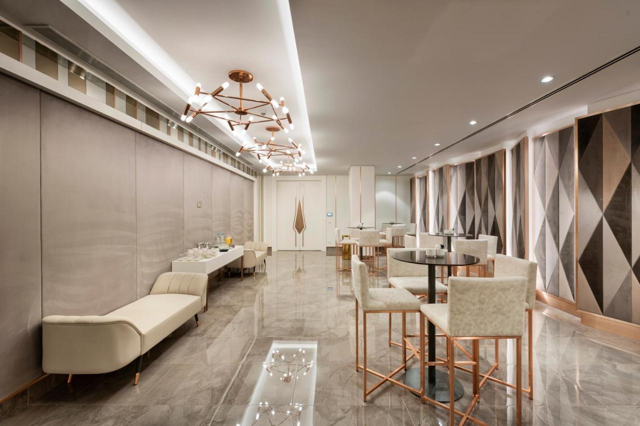 Limak Skopje Luxury Hotel 외부 사진 The interior of the lounge